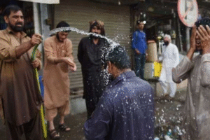 Karachi & Hyderabad Brace for Scorching & Dry Weekend