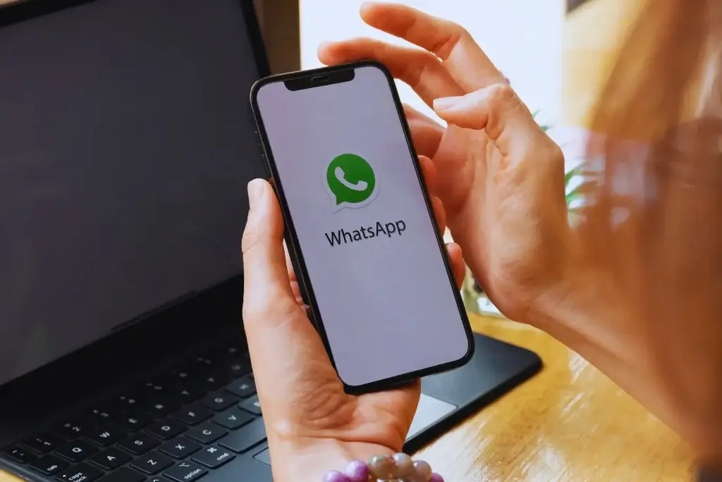 Here is How to Use WhatsApp Without an Internet Connection